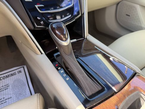 Used 2013 Cadillac XTS Luxury AWD/4WD image 19