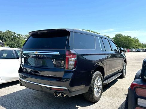 Used 2022 Chevrolet Suburban Premier AWD/4WD image 4