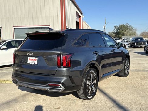 Used 2023 Kia Sorento S image 7