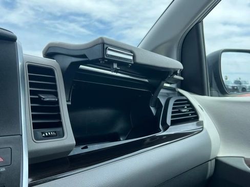 Used 2018 Toyota Sienna XLE w/ XLE Navigation Package FWD image 40