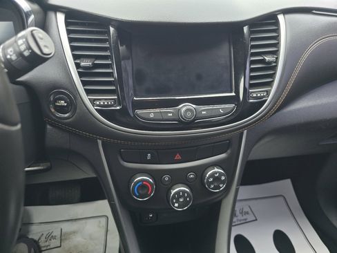 Used 2020 Chevrolet Trax LT w/ LT Convenience Package image 15