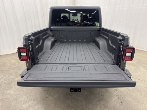 Used 2025 Jeep Gladiator Willys image 18