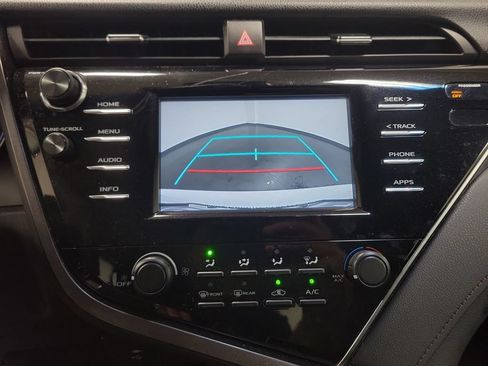 Used 2018 Toyota Camry LE FWD image 19