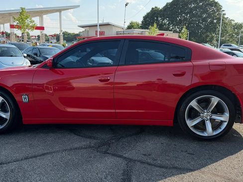 Used 2016 Dodge Charger R/T RWD image 2
