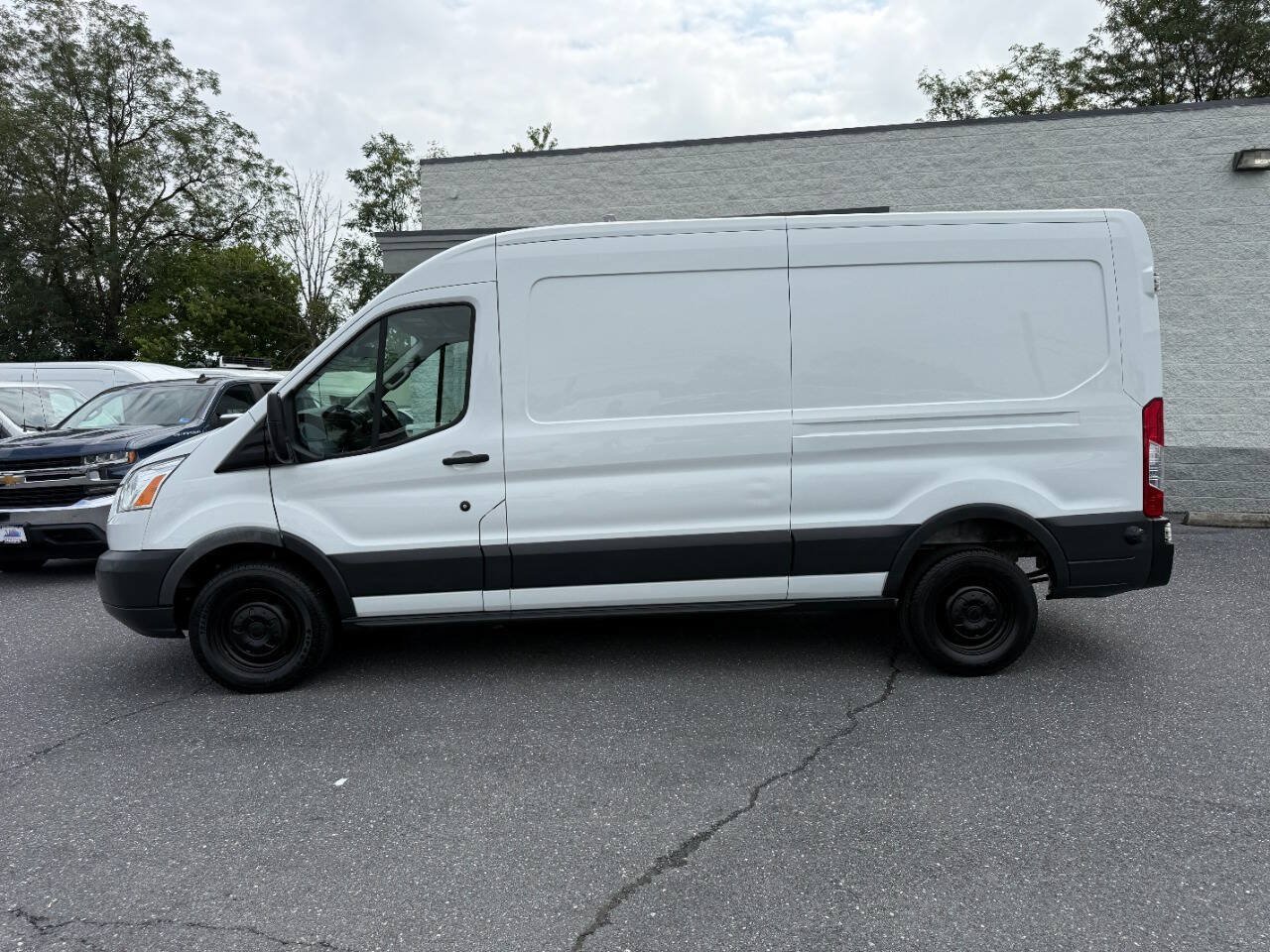 Used 2018 Ford Transit 250 148 Medium Roof RWD image 29