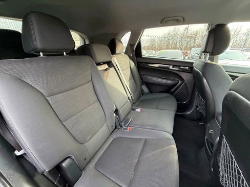 Used 2015 Kia Sorento LX image 36
