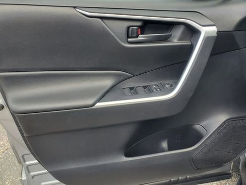 Used 2020 Toyota RAV4 LE image 10