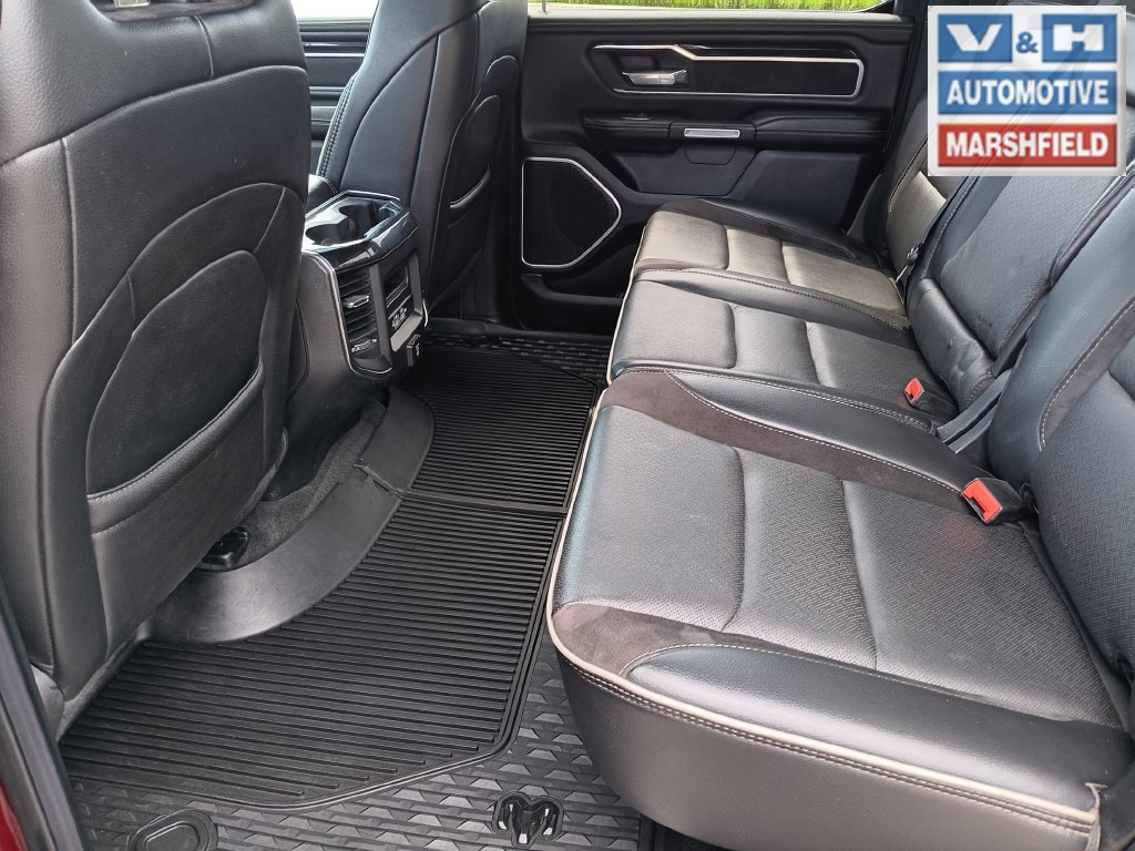 Used 2020 RAM 1500 Laramie w/ Sport Appearance Package AWD/4WD image 31