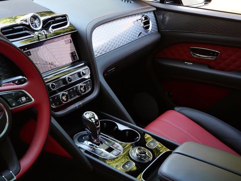 Used 2022 Bentley Bentayga S image 14