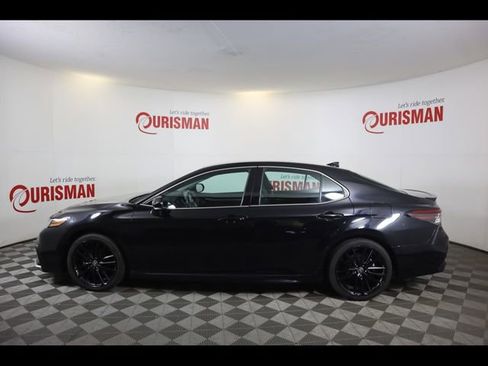 Used 2023 Toyota Camry XSE FWD image 6