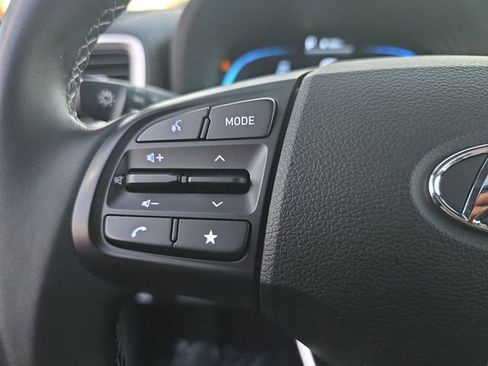 Used 2024 Hyundai Venue SEL image 16
