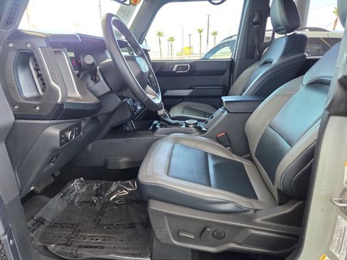 Used 2022 Ford Bronco Outer Banks w/ Sasquatch Package AWD/4WD image 13
