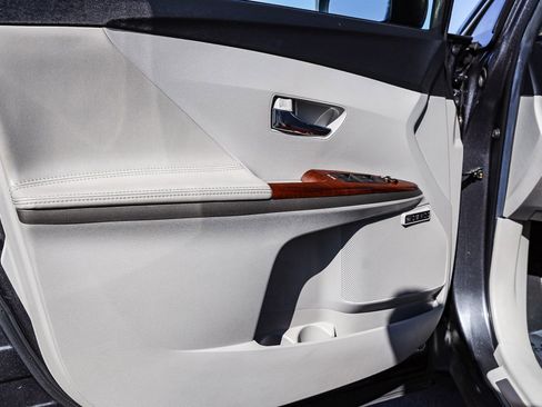 Used 2012 Toyota Venza XLE w/ Tow Pkg image 21