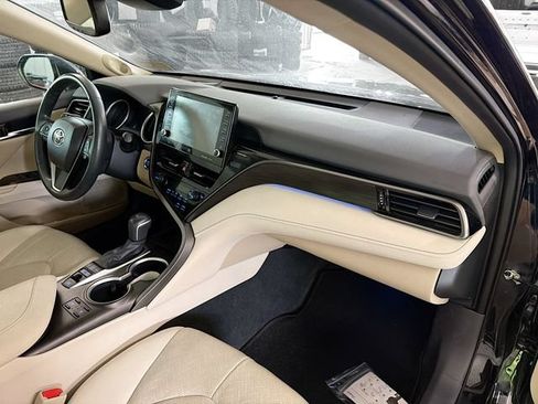 Used 2022 Toyota Camry XLE FWD image 12