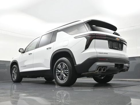 Used 2025 Chevrolet Traverse LT FWD image 27