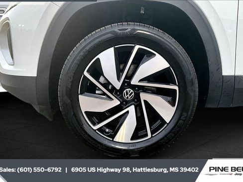 Used 2025 Volkswagen Atlas SE image 7