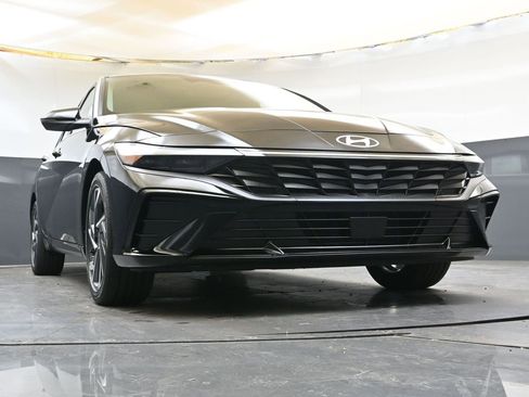 New 2026 Hyundai Elantra Limited FWD image 35