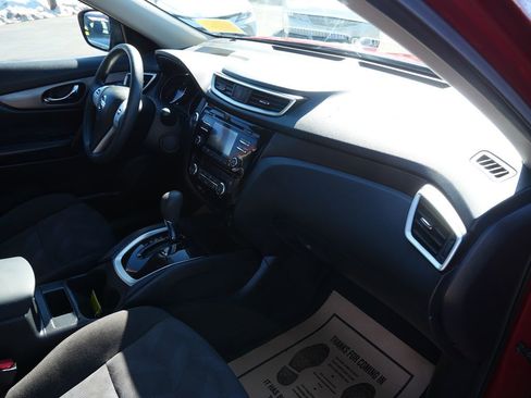 Used 2015 Nissan Rogue SV image 32