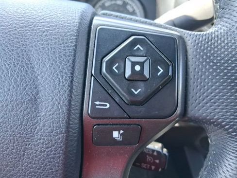 Used 2017 Toyota Tacoma TRD Sport w/ Tow Package (A/T) AWD/4WD image 23