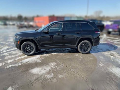 New 2026 Jeep Grand Cherokee Altitude image 6