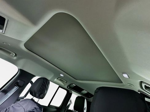 Used 2024 Land Rover Defender 110 S image 14