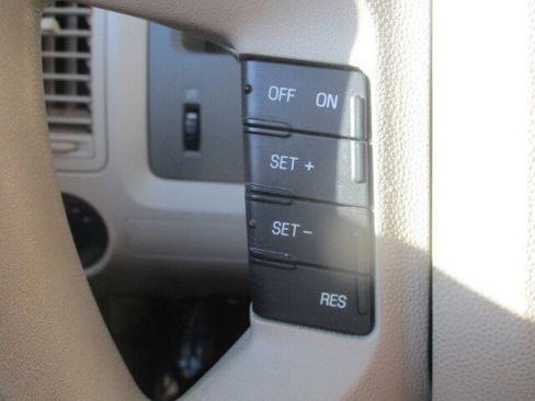 Used 2009 Ford Escape XLS image 31