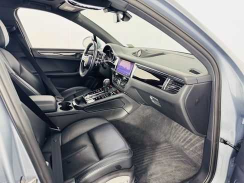 Used 2024 Porsche Macan AWD/4WD image 29