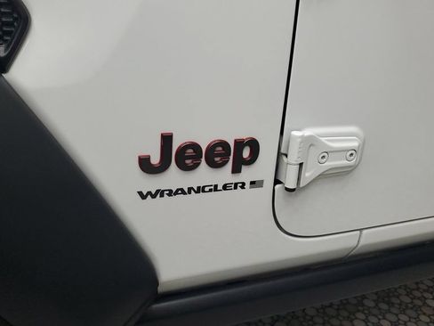 Used 2024 Jeep Wrangler Unlimited Rubicon AWD/4WD image 8