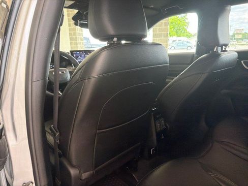 Used 2024 Jeep Compass Latitude w/ Convenience Group AWD/4WD image 25