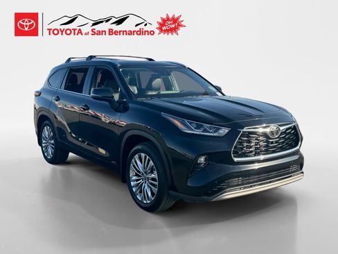 Certified 2026 Toyota Highlander Platinum AWD/4WD image 7