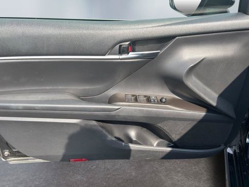 Used 2021 Toyota Camry SE FWD image 9