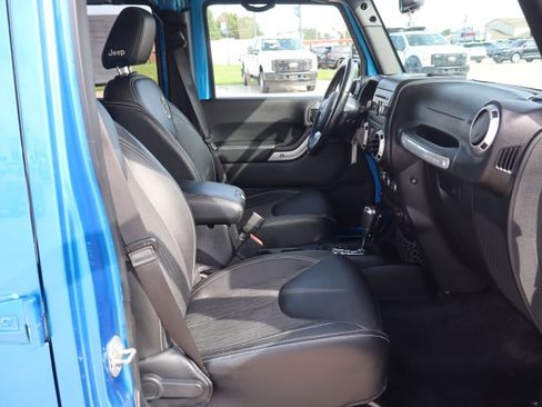 Used 2015 Jeep Wrangler Unlimited Sport AWD/4WD image 12