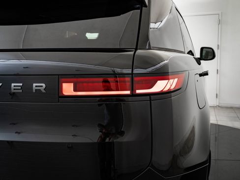 New 2026 Land Rover Range Rover Sport Dynamic SE image 9