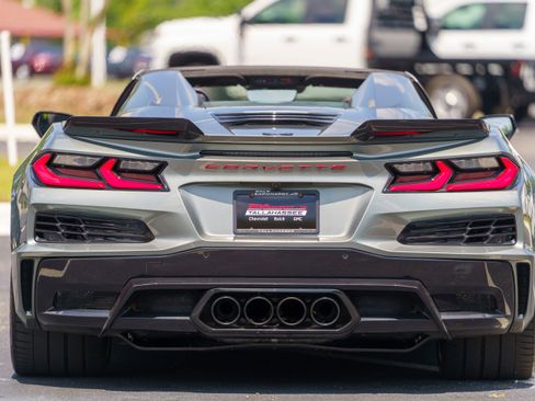 Used 2024 Chevrolet Corvette Z06 RWD image 40