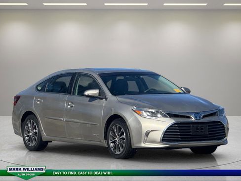 Used 2018 Toyota Avalon XLE Premium image 1