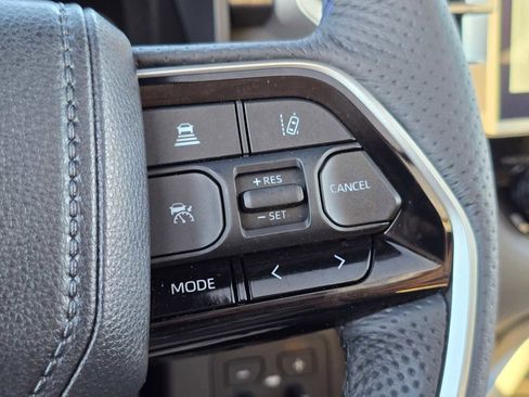 Used 2025 Toyota Sequoia Platinum AWD/4WD image 37