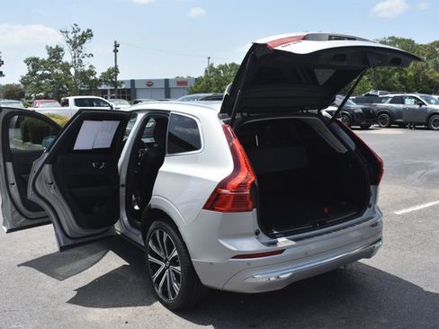 Used 2023 Volvo XC60 B5 Ultimate w/ Climate Package FWD image 17