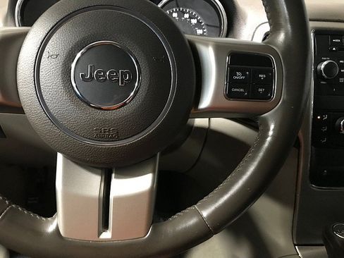Used 2011 Jeep Grand Cherokee Laredo w/ Security & Convenience Group AWD/4WD image 25