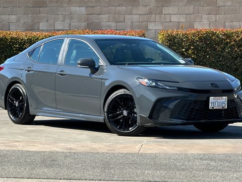 Used 2026 Toyota Camry SE FWD image 2