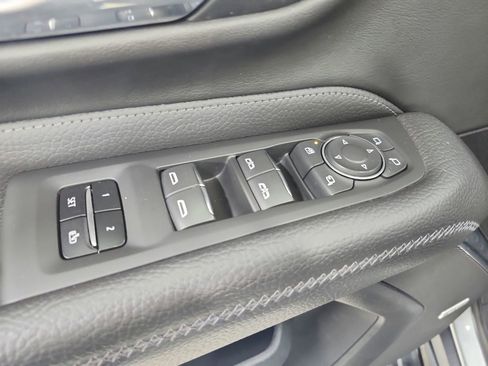 Used 2023 GMC Yukon XL Denali RWD image 40