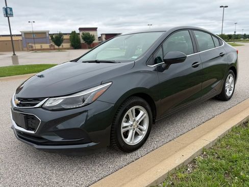 Used 2018 Chevrolet Cruze LT w/ Convenience Package FWD image 6
