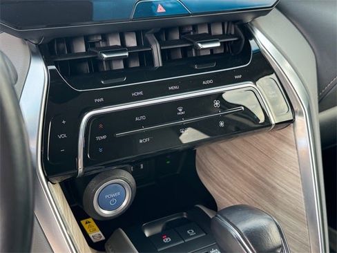 Used 2021 Toyota Venza Limited image 23