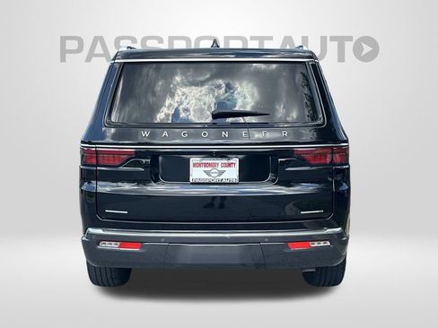 Used 2022 Jeep Wagoneer Series II AWD/4WD image 3