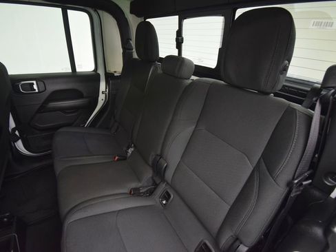 Used 2023 Jeep Gladiator Overland AWD/4WD image 23