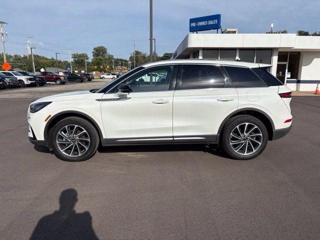 Used 2024 Lincoln Corsair AWD w/ Equipment Group 101A image 2