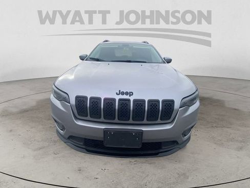 Used 2019 Jeep Cherokee Latitude Plus AWD/4WD image 14