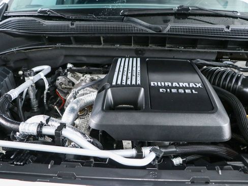 Used 2024 Chevrolet Silverado 1500 LT Trail Boss w/ Convenience Package II AWD/4WD image 32