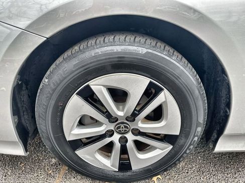 Used 2016 Toyota Prius Four image 18