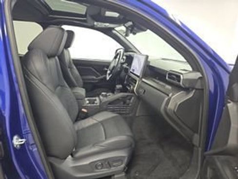 Used 2024 Toyota Tacoma TRD Sport w/ TRD Sport Premium Package AWD/4WD image 8