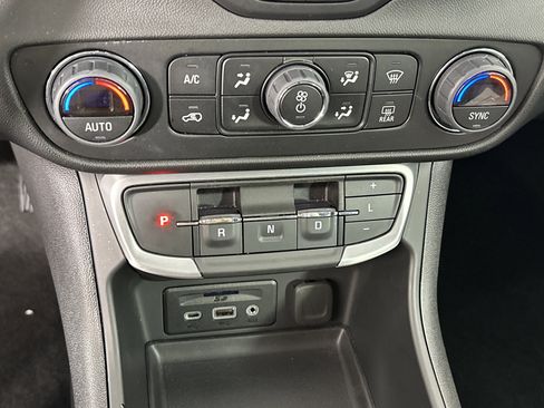 Certified 2024 GMC Terrain SLT image 24